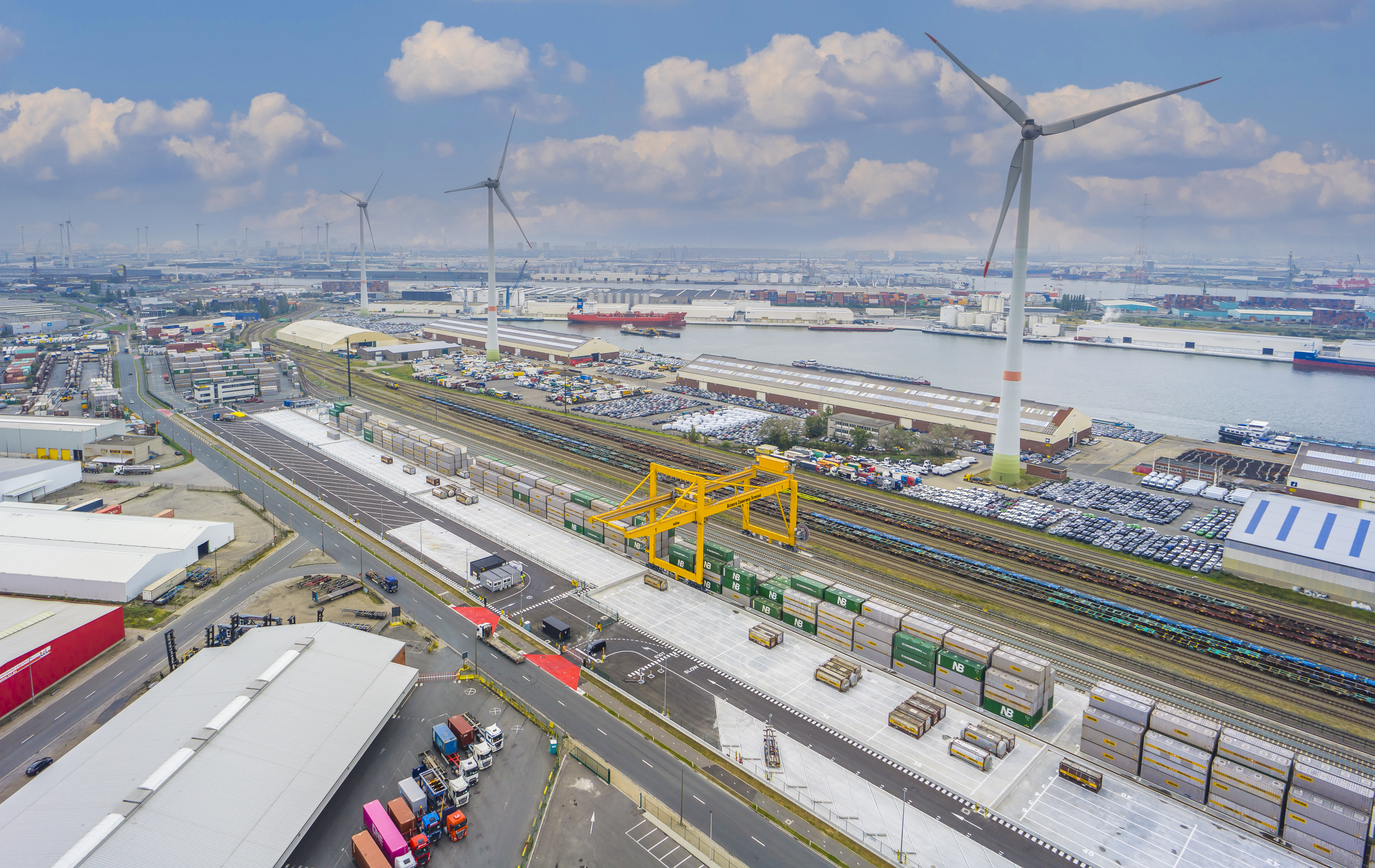 Bird’s-eye-view of the trimodal Bertschi terminal, plastics hub, and warehouse facility at the Antwerp Zomerweg port