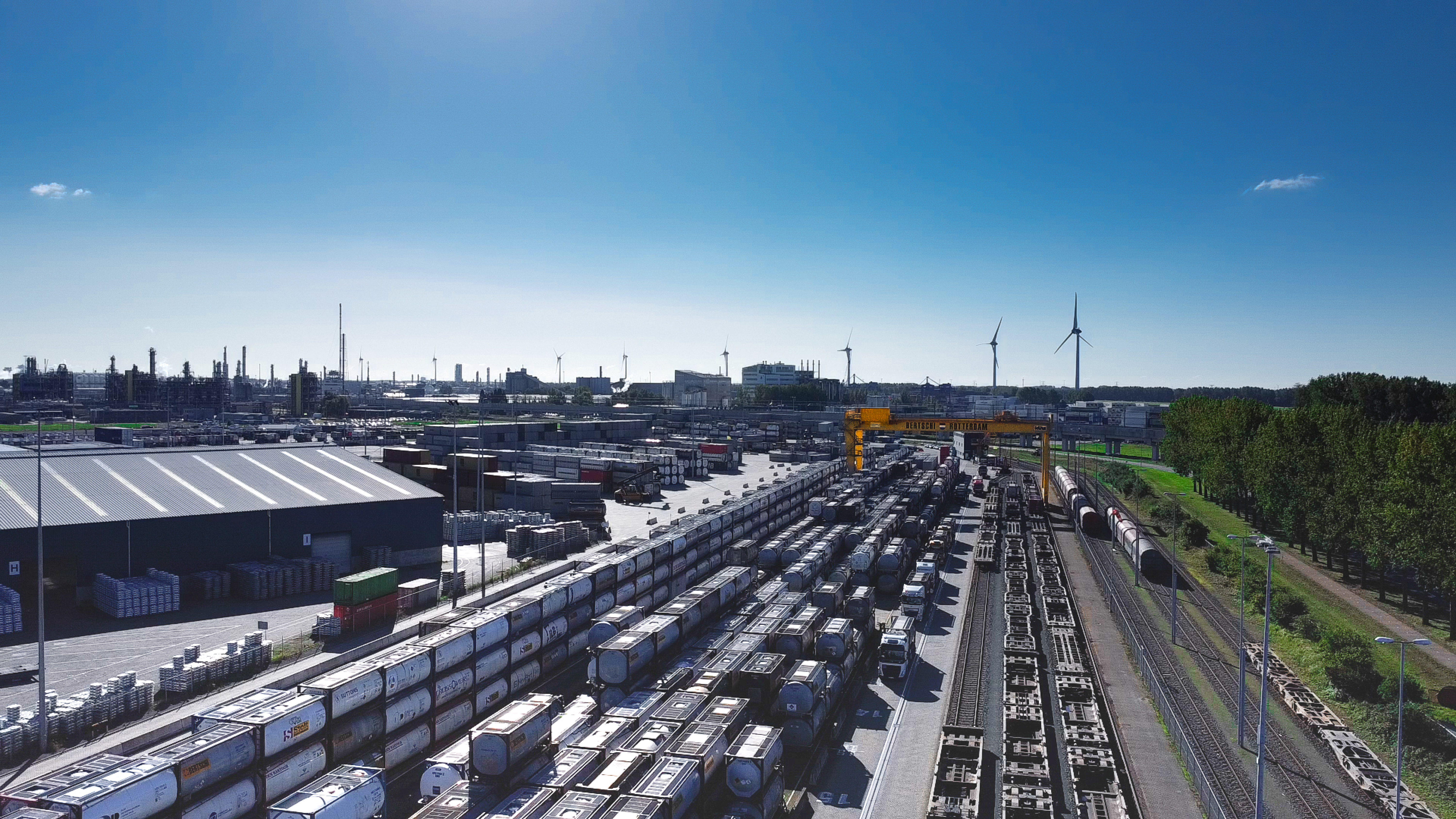 Bird’s-eye-view of the expanded Bertschi Rotterdam Botlek facilities with an additional 30,000 tonnes of DG Isotank storage capacity and integrated rail and barge connectivity.