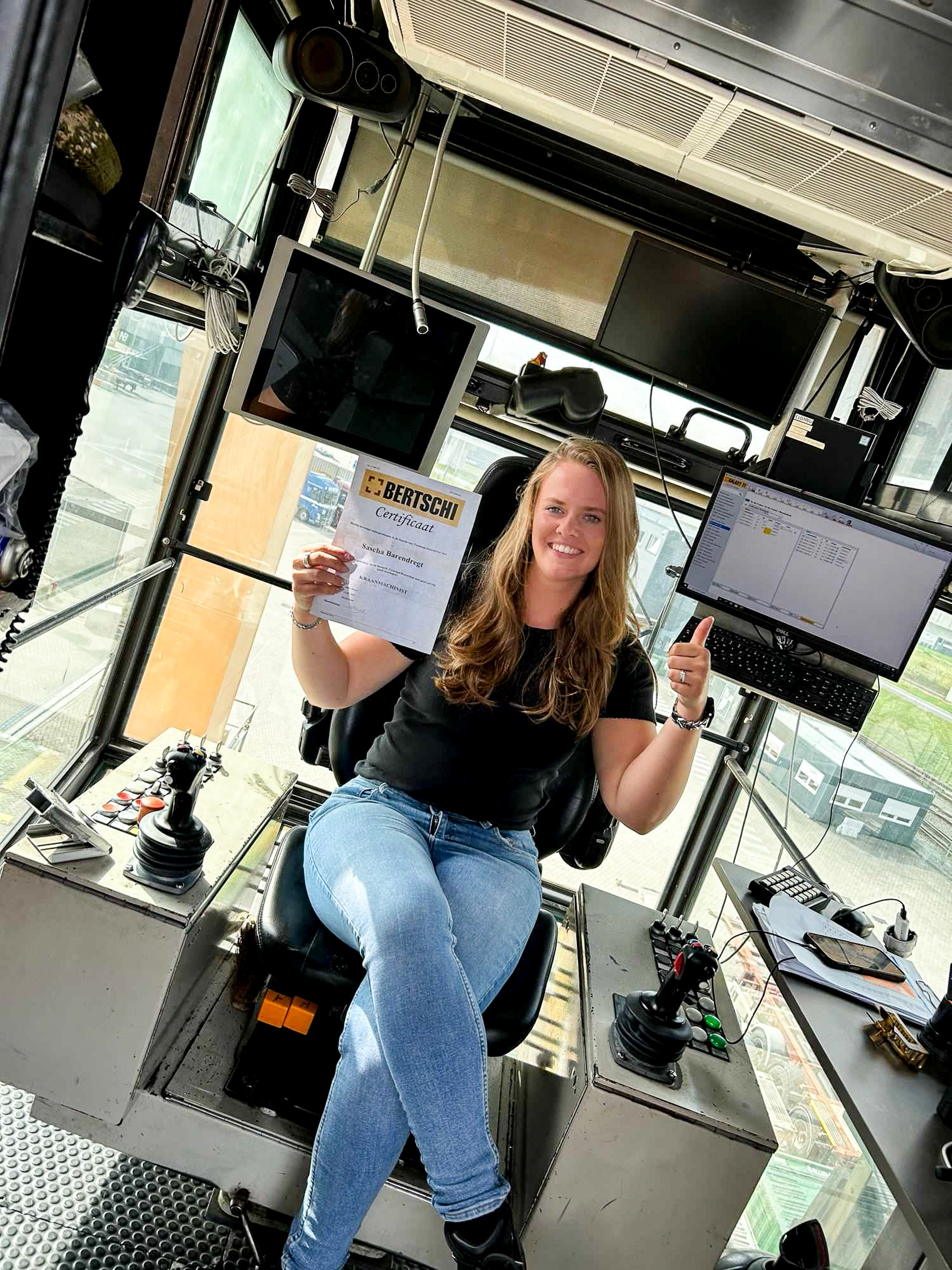 Sascha gantry crane rotterdam female 