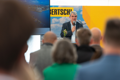 Johan Klaps, Alderman of the Port of Antwerp, addresses guests at the AZT opening.