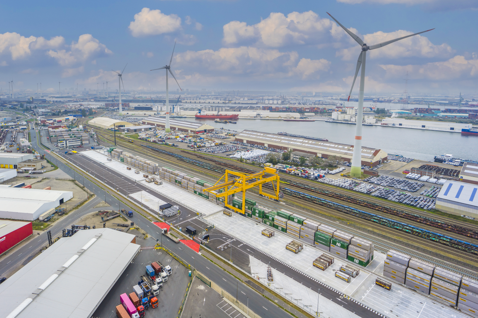 Bird’s-eye-view of the trimodal Bertschi terminal, plastics hub, and warehouse facility at the Antwerp Zomerweg port