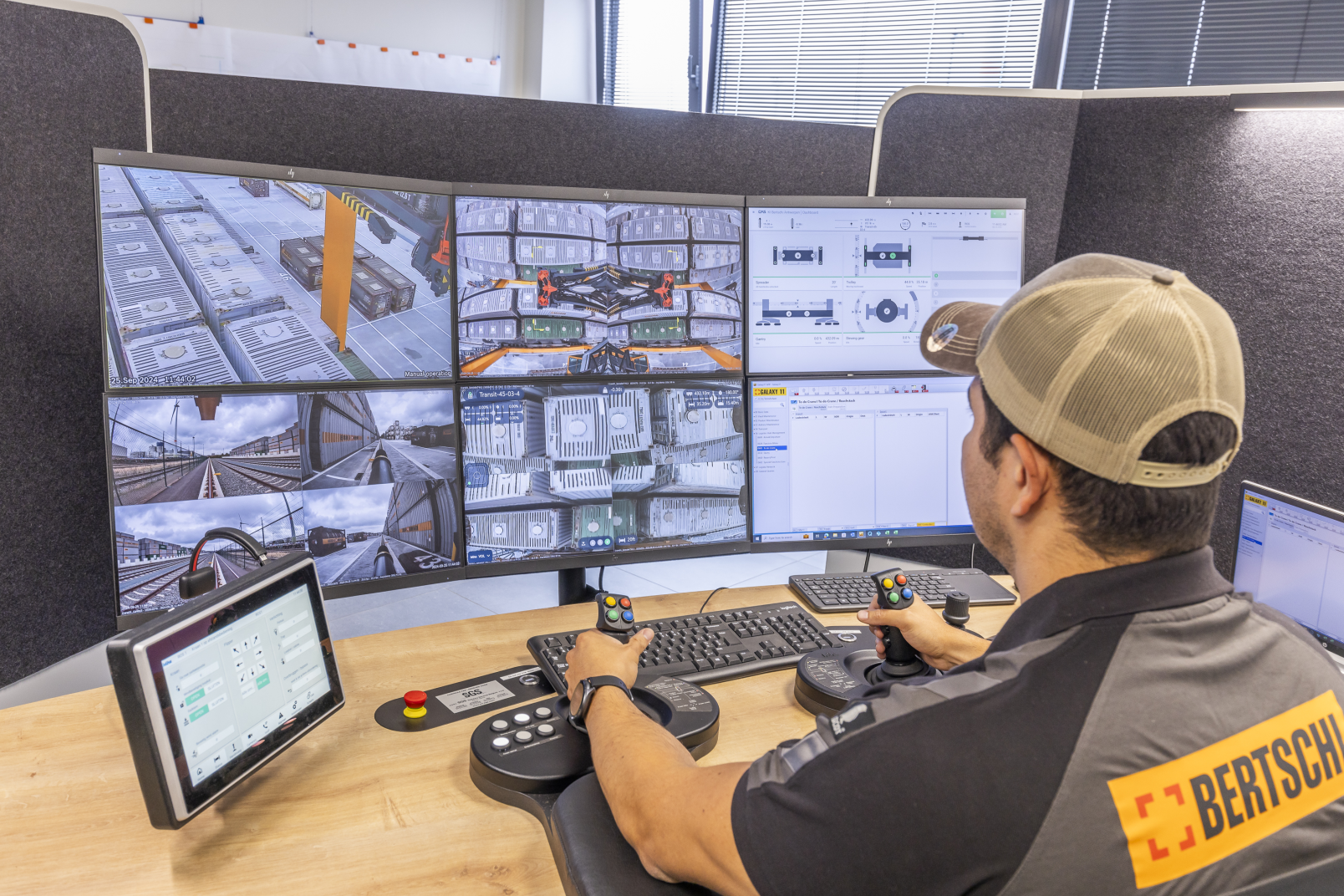 Bertschi employee remote operating the gantry crane of the Antwerp Zomerweg Temrinal from nearby office