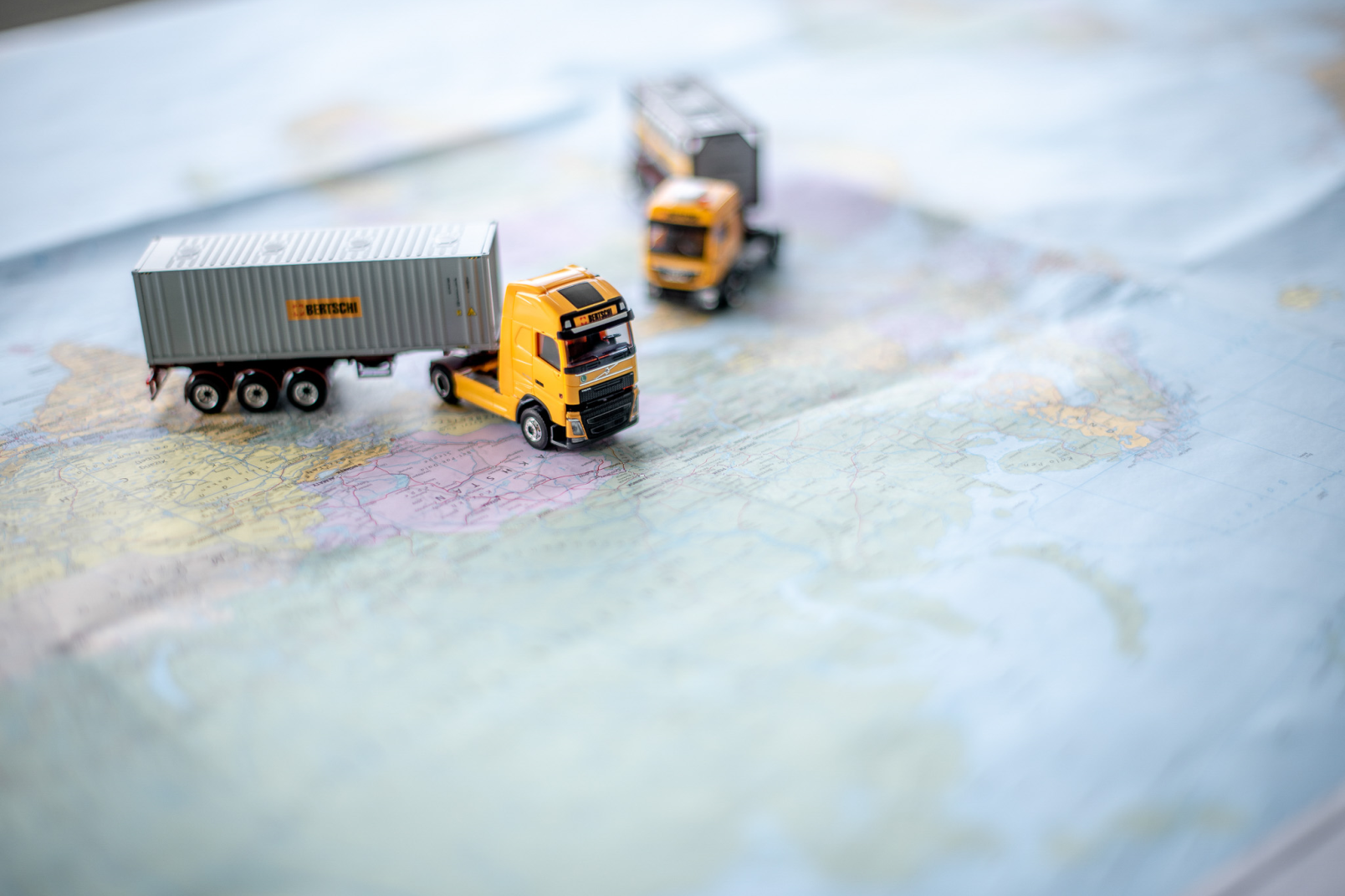 trucks model on map dry bulk