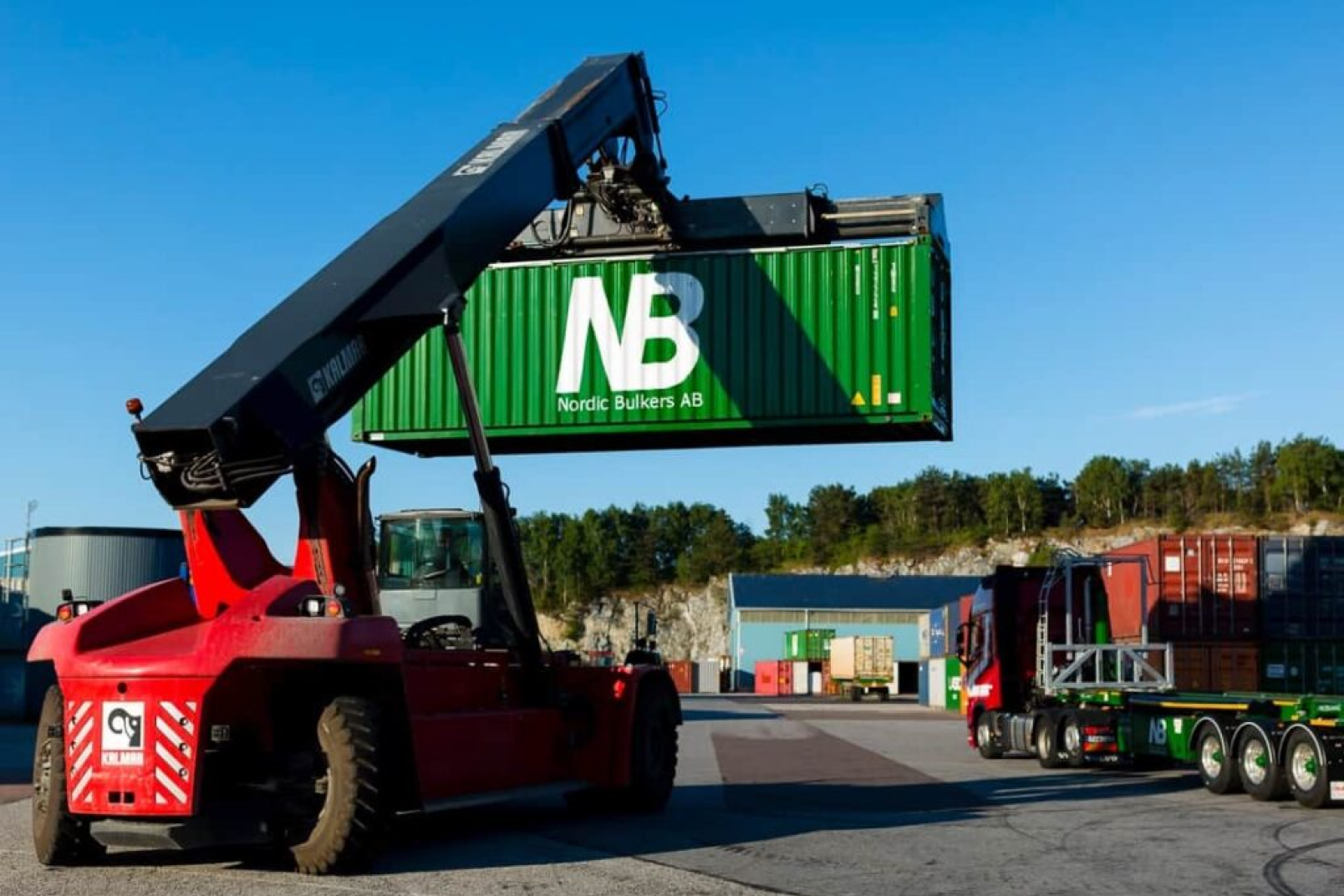 Stack reacher with a NB Container