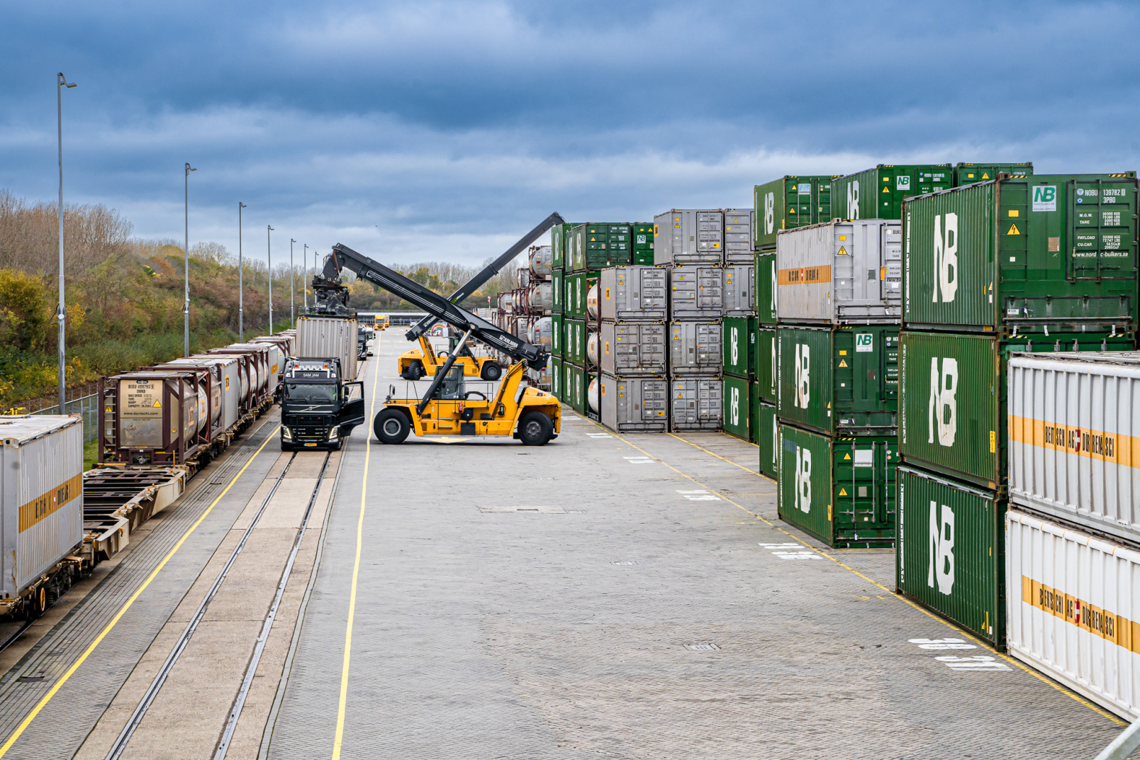 Terneuzen reach stacker hub storage box drybulk containers nordic bulkers train truck intermodal