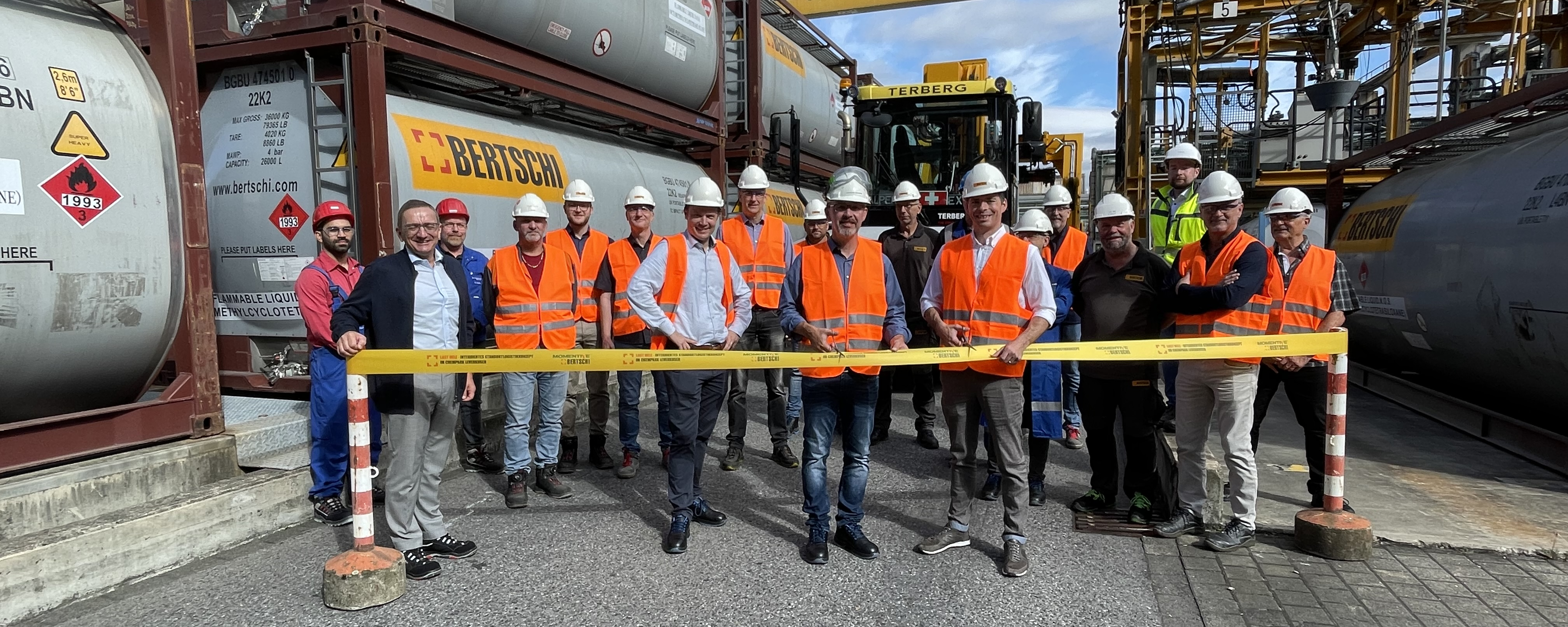 Team Leverkusen Bertschi cutting the ribbon