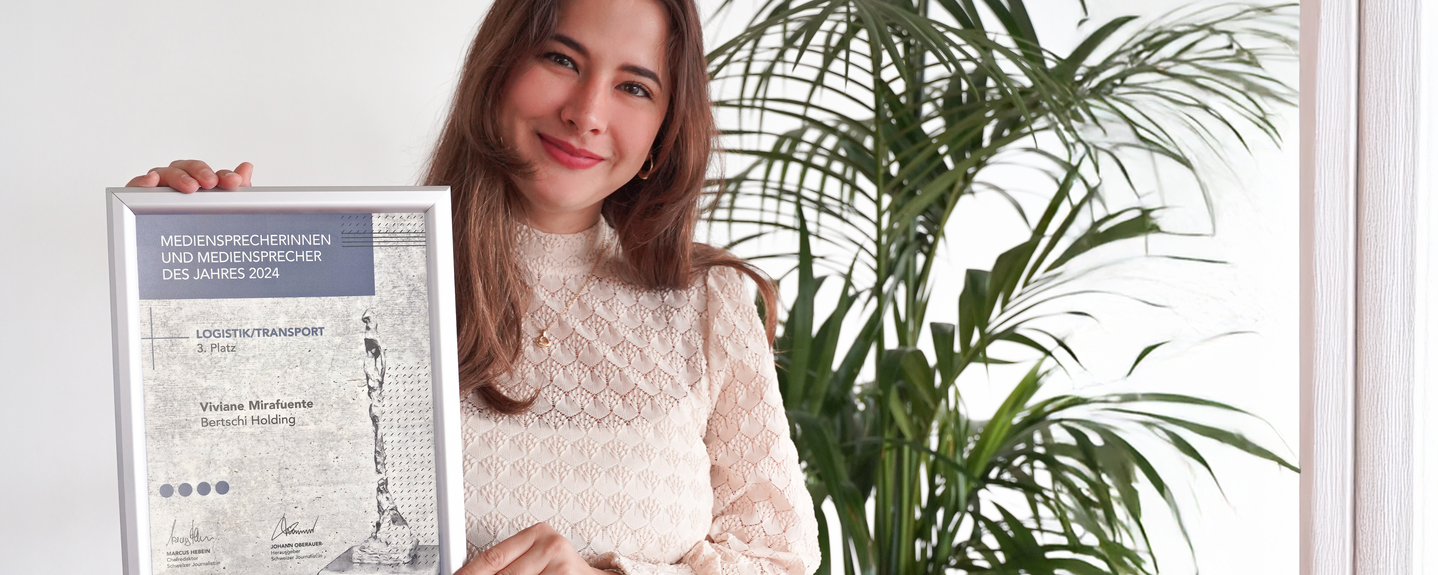 Viviane Mirafuente holding up her certificate